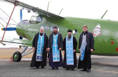 Священники провели Крёстный ход на самолёте в Курганской области для защиты от паводка